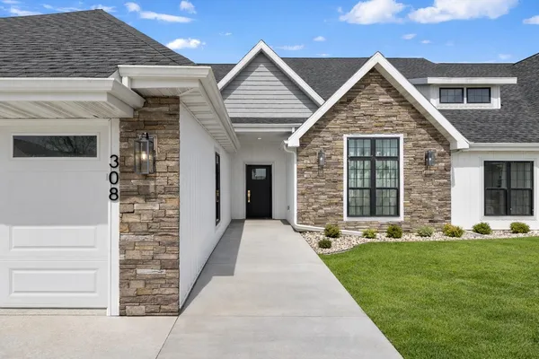 $359,000 | 308 Willow, Pardeeville, WI 53954
