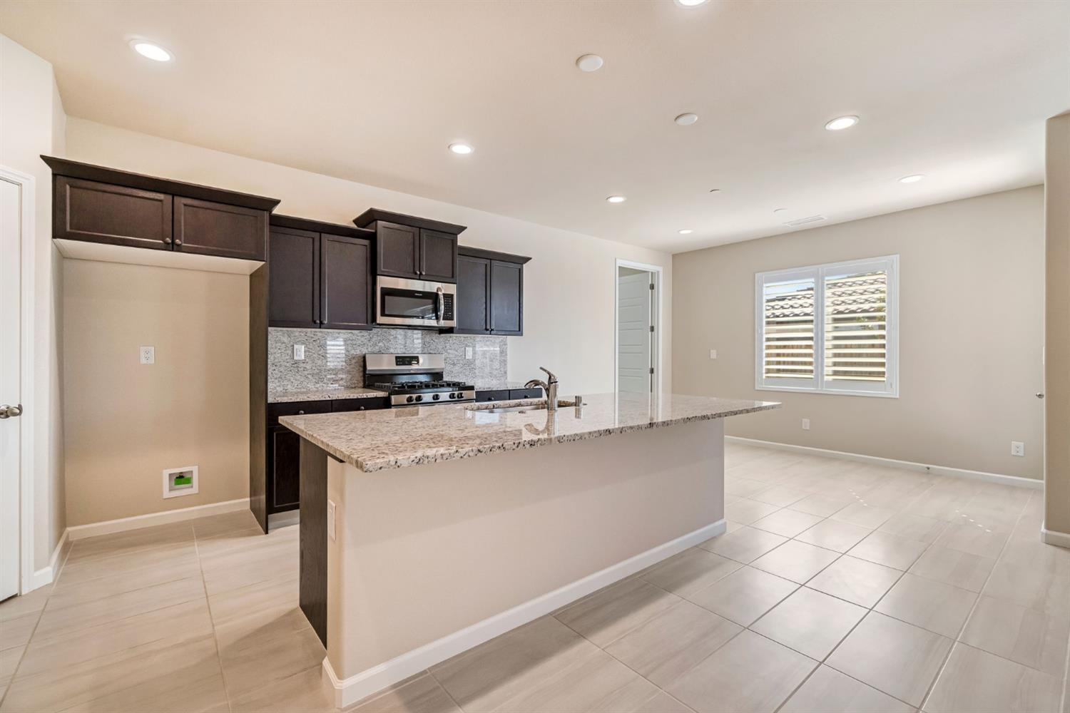 642 Stone Crest Avenue Madera, CA 93636 - Photo 11 of 38