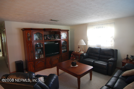 5747 Hickson Road Jacksonville, FL 32216 - Photo 7 of 11 family room
