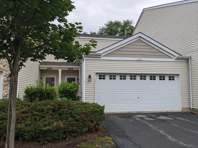 $2,100 | 3994 Blackstone Drive, Aurora, IL 60504