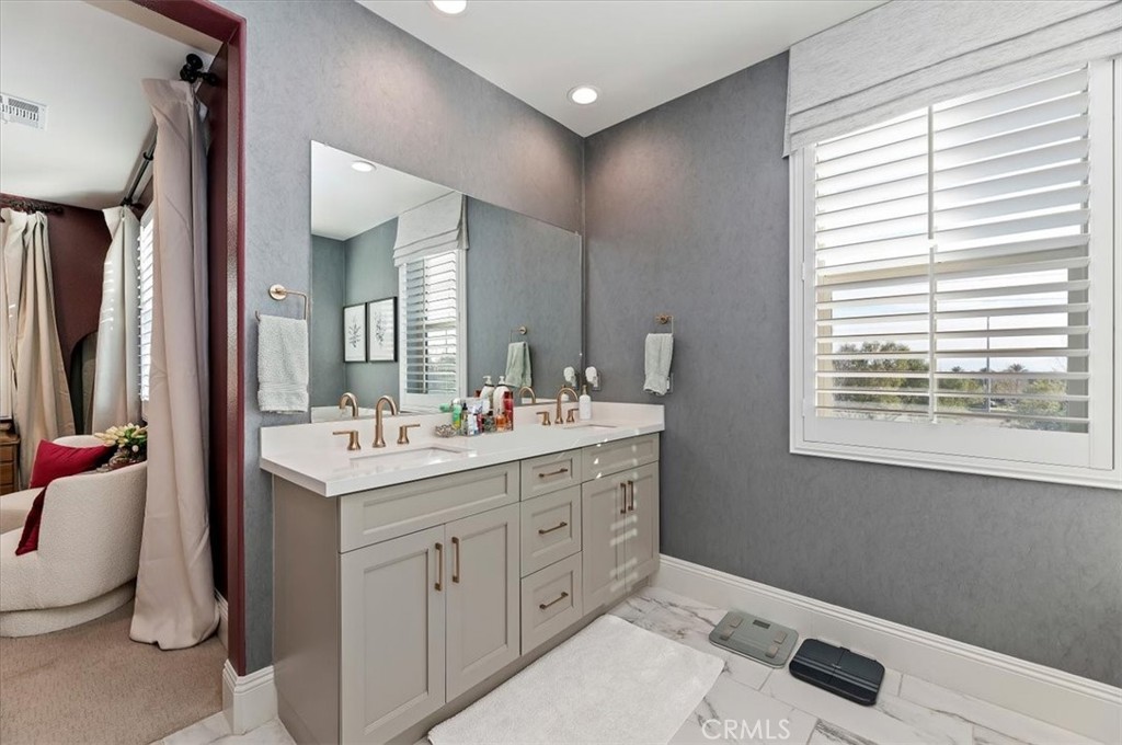 15783 Ralph Lane Fontana, CA 92336 - Photo 21 of 44 Primary Bathroom