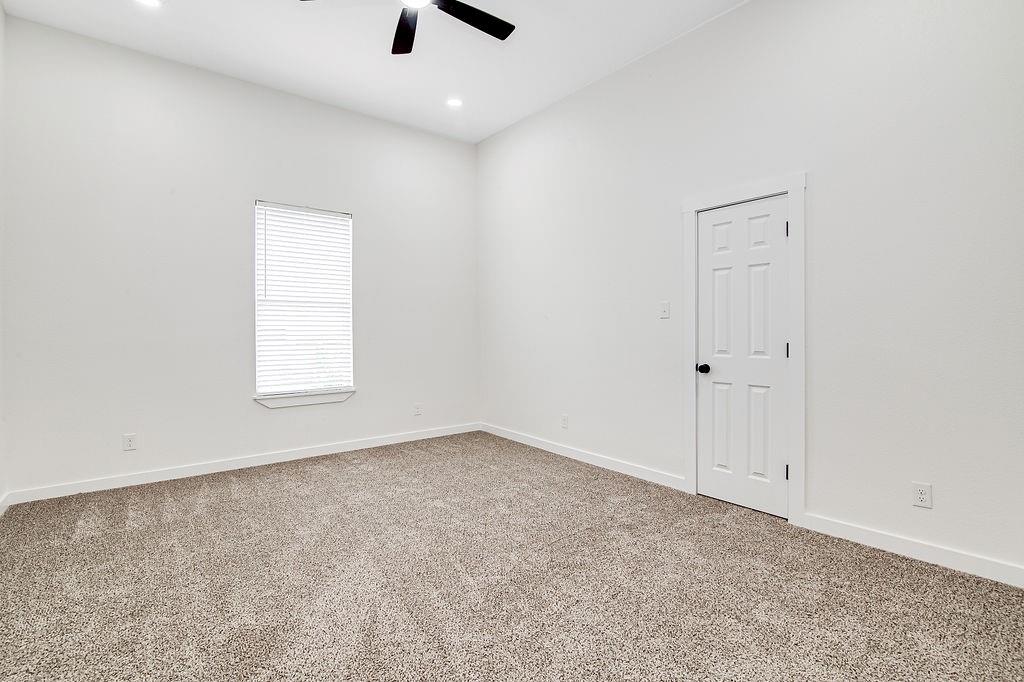 904 South Anglin Street Cleburne, TX 76031 - Photo 18 of 38