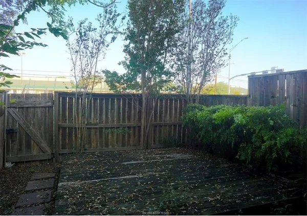 $1,200 | 1900 Dartmouth Street, Unit G4, College Station, TX 77840