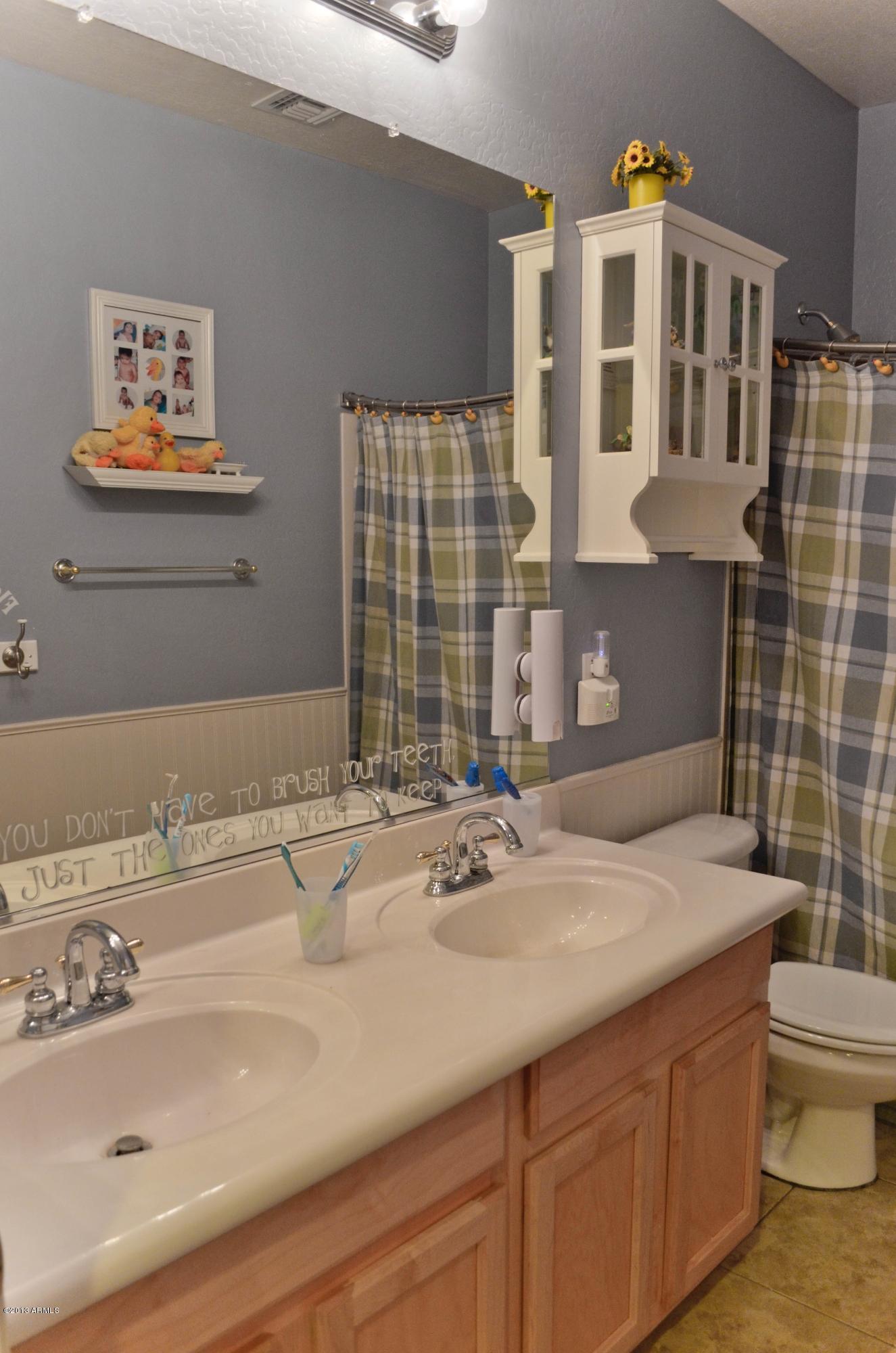 3218 West Sentinel Rock Road Phoenix, AZ 85086 - Photo 22 of 34 Full Bathroom Upstairs