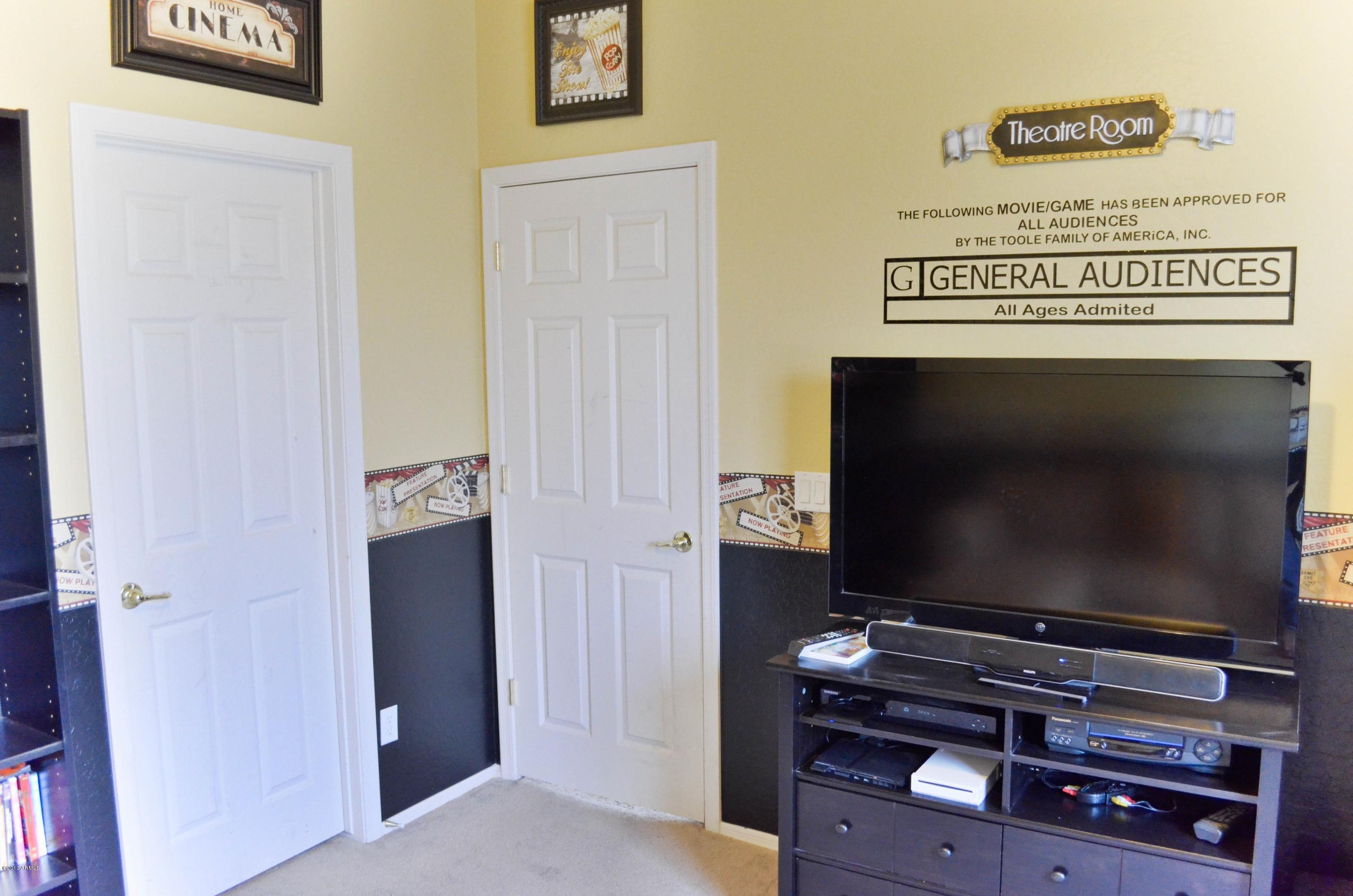3218 West Sentinel Rock Road Phoenix, AZ 85086 - Photo 28 of 34 Huge Bedroom