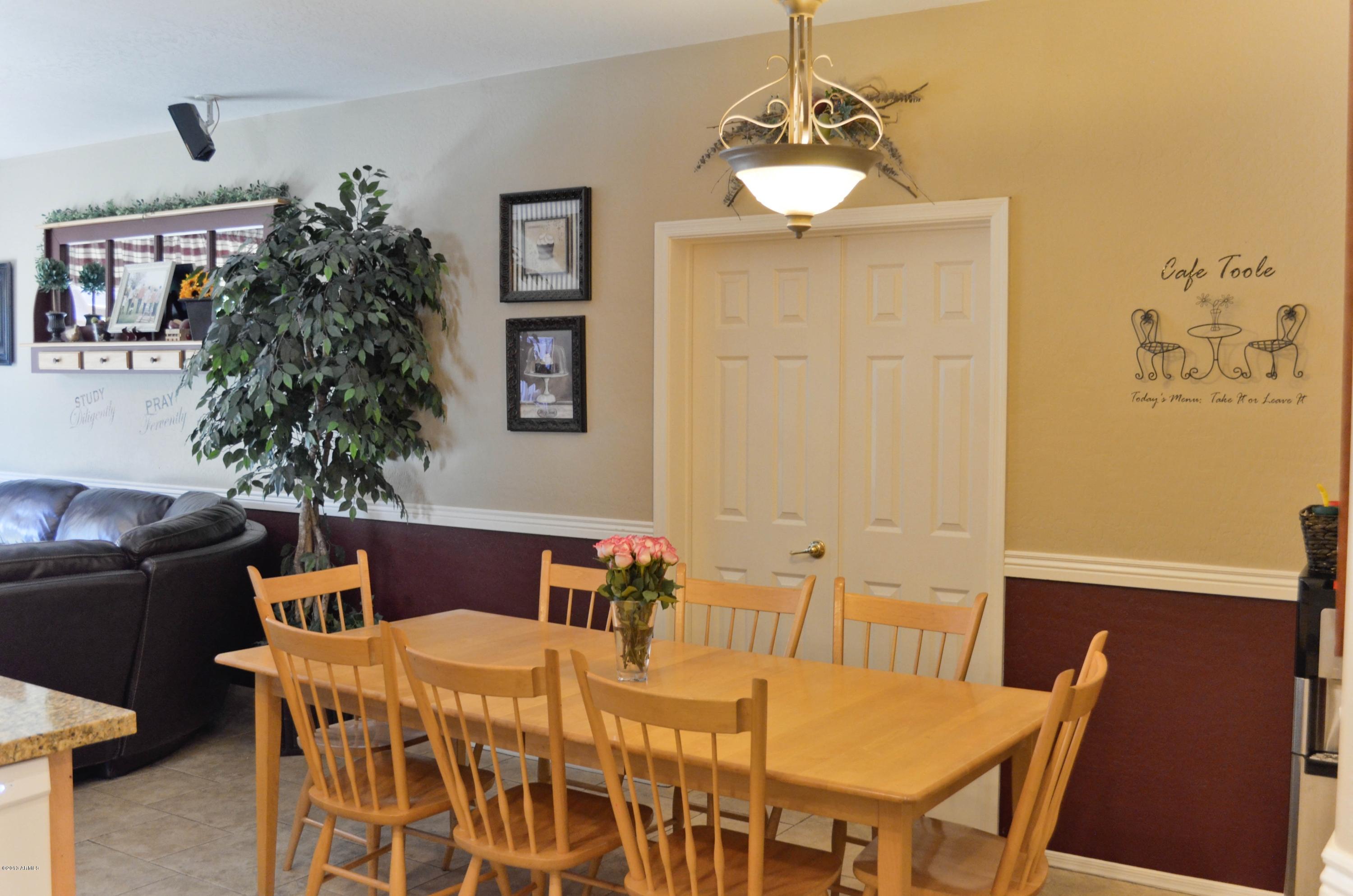 Eat In Kitchen