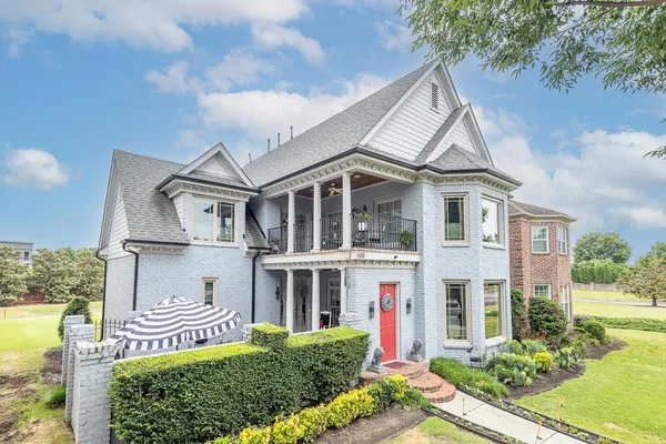 $825,000 | 100 Founders Lane, Memphis, TN 38103