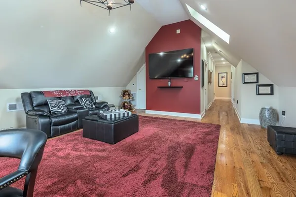 $825,000 | 100 Founders Lane, Memphis, TN 38103