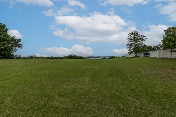$825,000 | 100 Founders Lane, Memphis, TN 38103