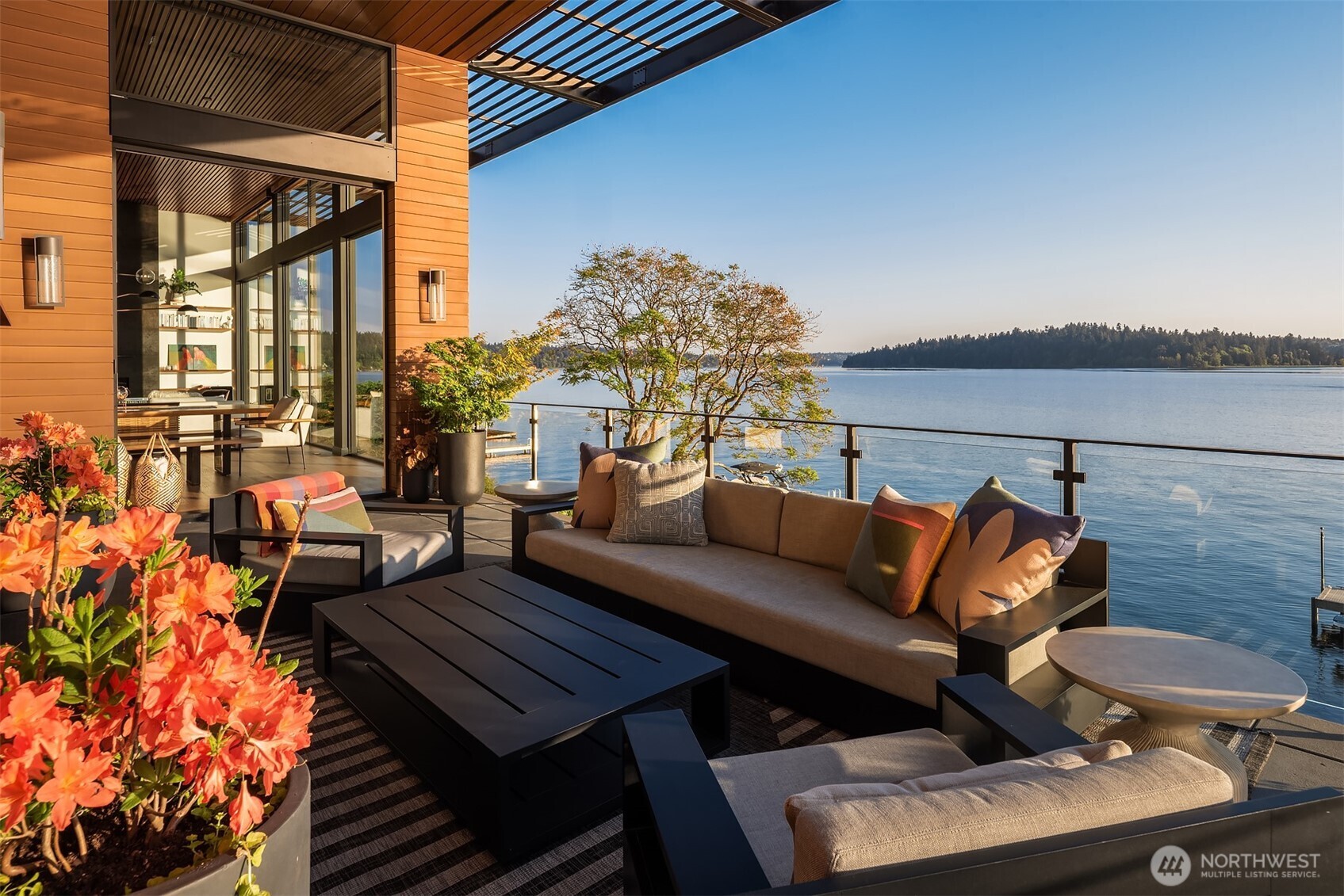 4041 West Mercer Way Mercer Island, WA 98040 - Photo 11 of 33