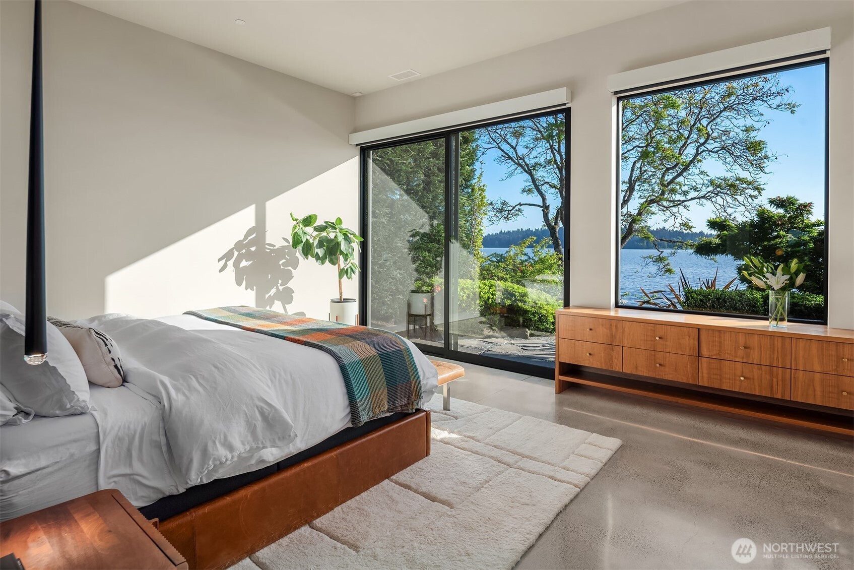 4041 West Mercer Way Mercer Island, WA 98040 - Photo 14 of 33