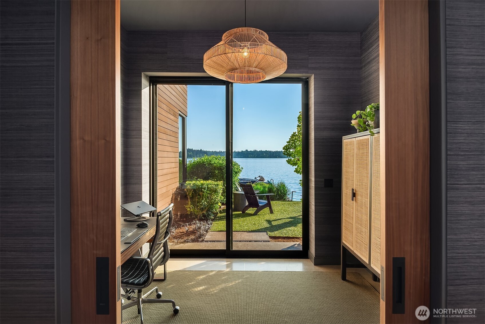 4041 West Mercer Way Mercer Island, WA 98040 - Photo 17 of 33