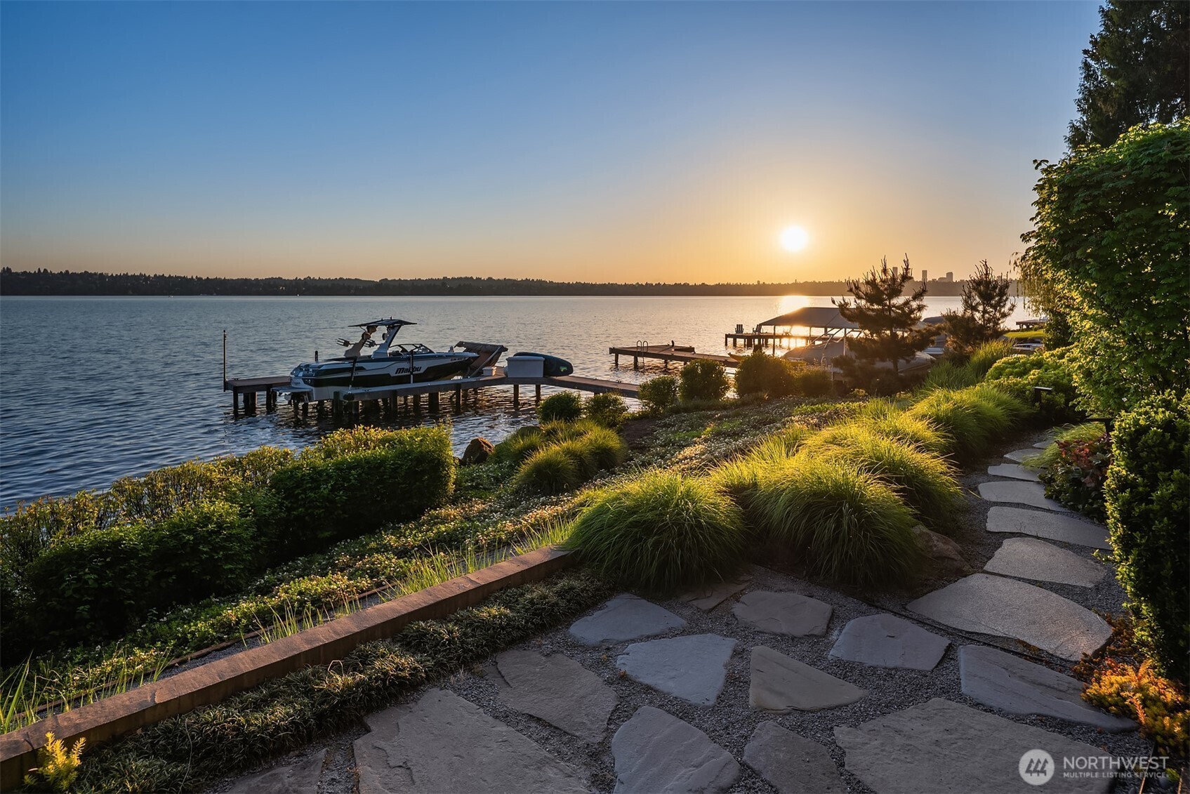 4041 West Mercer Way Mercer Island, WA 98040 - Photo 26 of 33