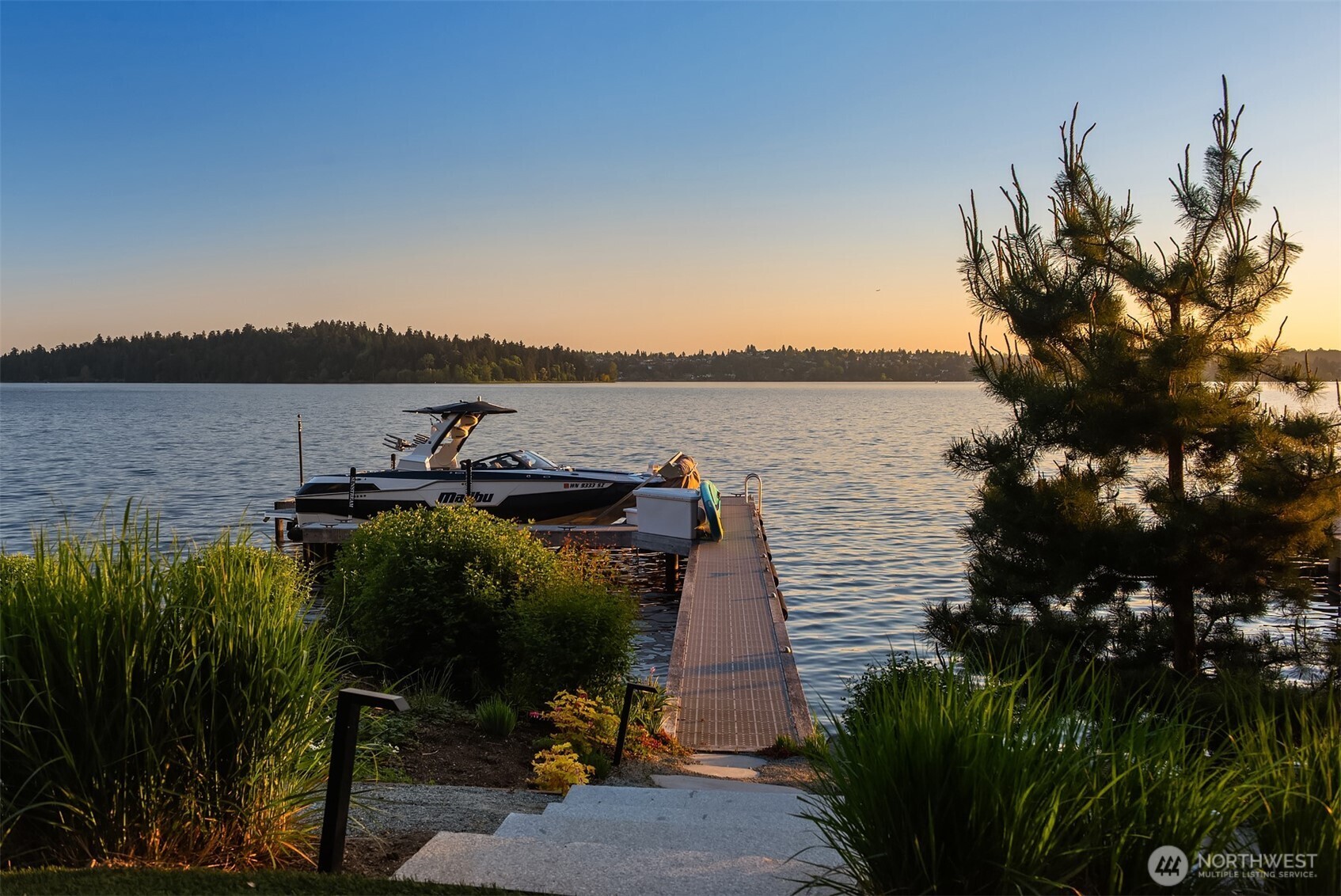 4041 West Mercer Way Mercer Island, WA 98040 - Photo 28 of 33
