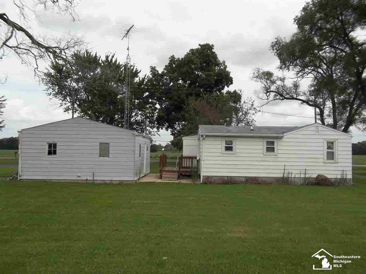 1975 Ida Maybee Road Monroe, MI 48162 - Photo 8 of 9 20448606-7.JPG