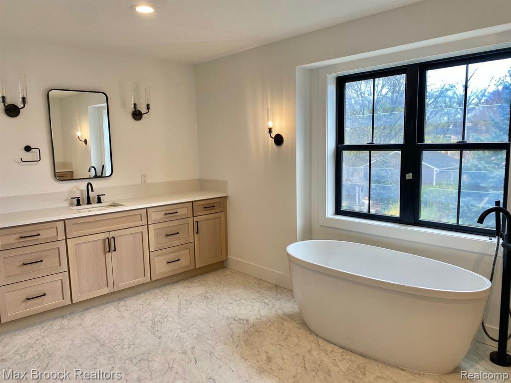 2078 Manchester Road Birmingham, MI 48009 - Photo 10 of 21