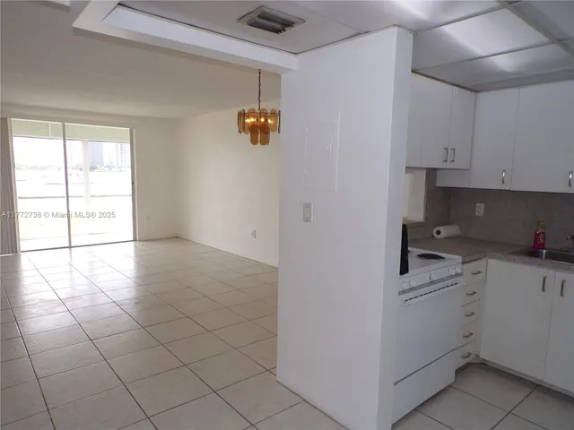 $190,000 | 2920 Point E Drive, Unit N111, Aventura, FL 33160