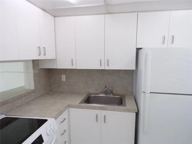 $190,000 | 2920 Point E Drive, Unit N111, Aventura, FL 33160