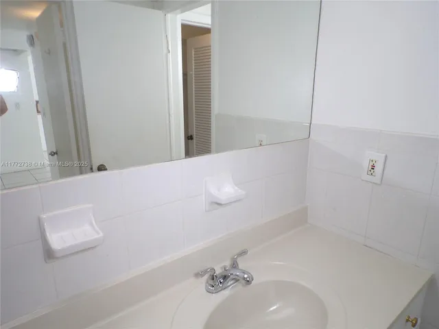 $190,000 | 2920 Point E Drive, Unit N111, Aventura, FL 33160