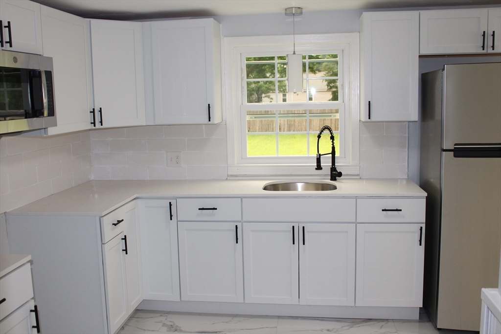 16 North Hood Street Springfield, MA 01109 - Photo 3 of 14 Gallery Image 3