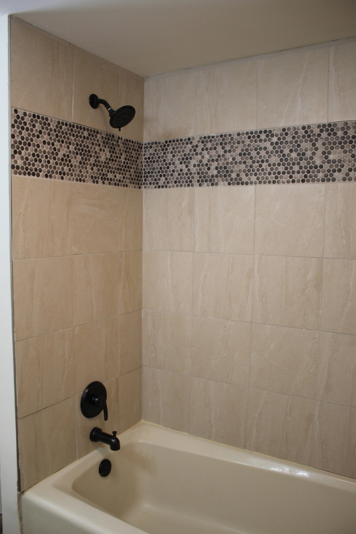 324 Sumac Street Wilmington, IL 60481 - Photo 14 of 23 a bathroom with a bathtub and shower