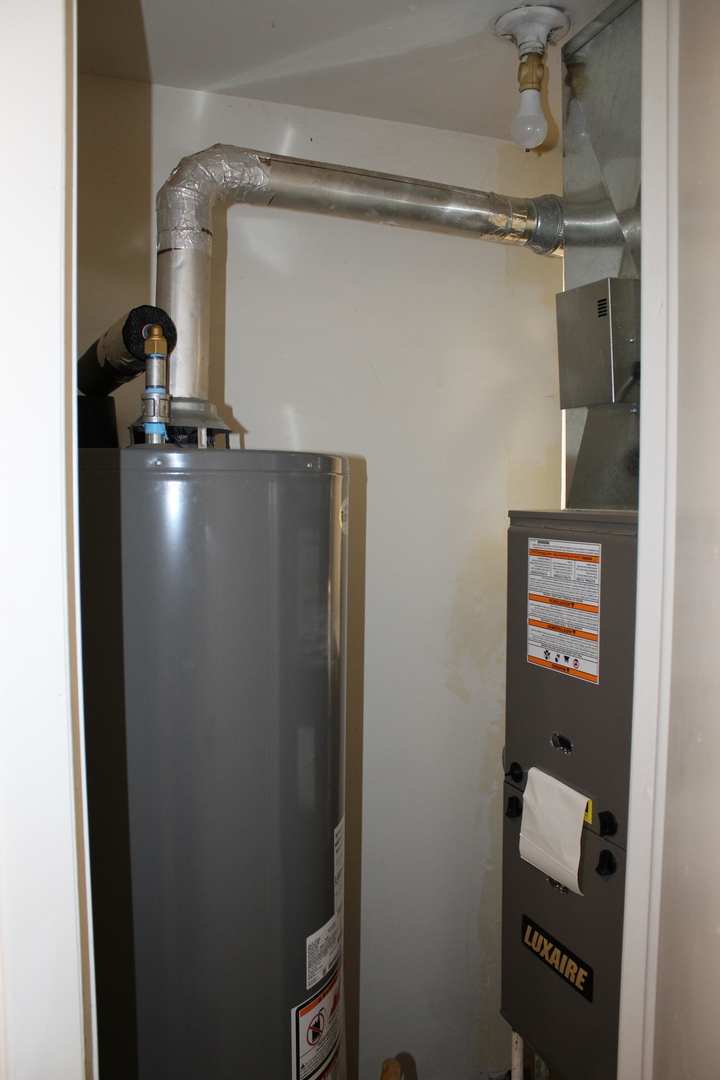 324 Sumac Street Wilmington, IL 60481 - Photo 21 of 23 a close view of a shower in the bathroom