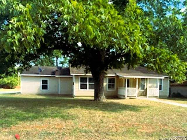 $1,600 | 200 West Person Street, Stockdale, TX 78160