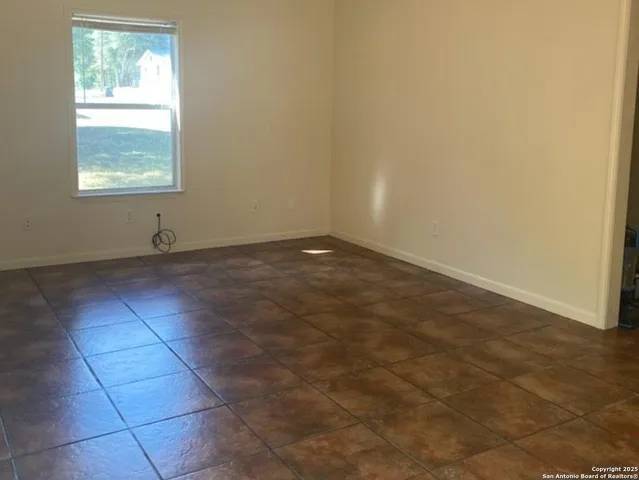 $1,600 | 200 West Person Street, Stockdale, TX 78160