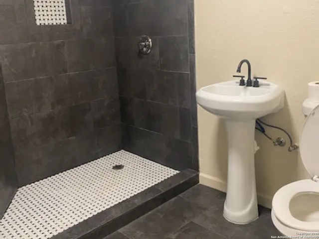 $1,600 | 200 West Person Street, Stockdale, TX 78160