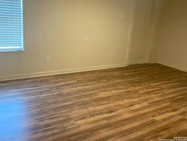 $1,600 | 200 West Person Street, Stockdale, TX 78160