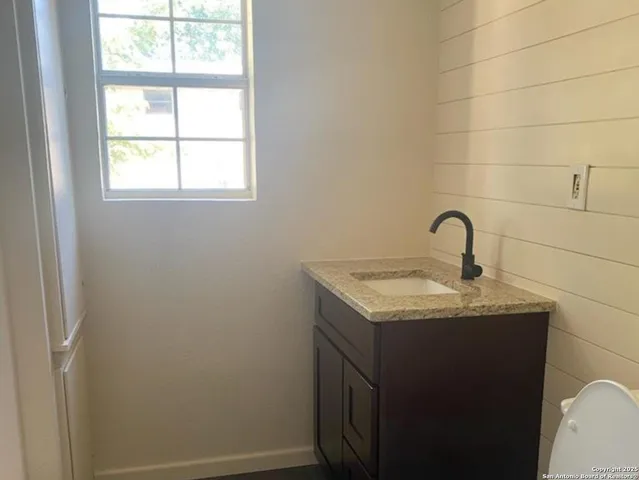 $1,600 | 200 West Person Street, Stockdale, TX 78160