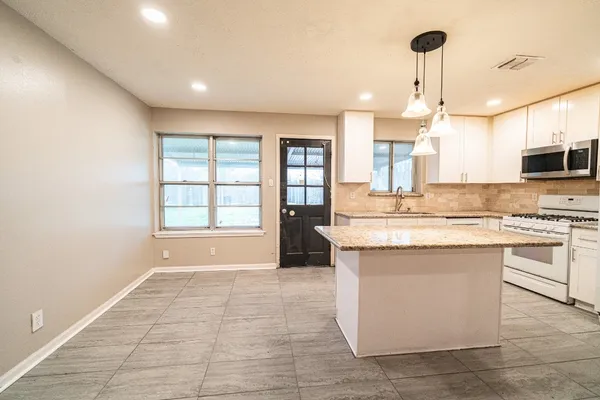 $1,900 | 7406 Baneway Drive, Houston, TX 77072