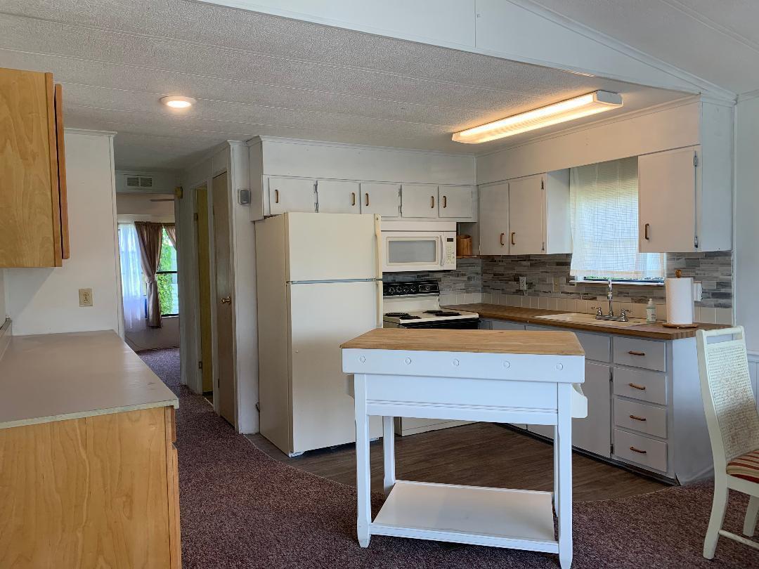 1107 Rainbow Circle Eustis, FL 32726 - Photo 3 of 11 Kitchen