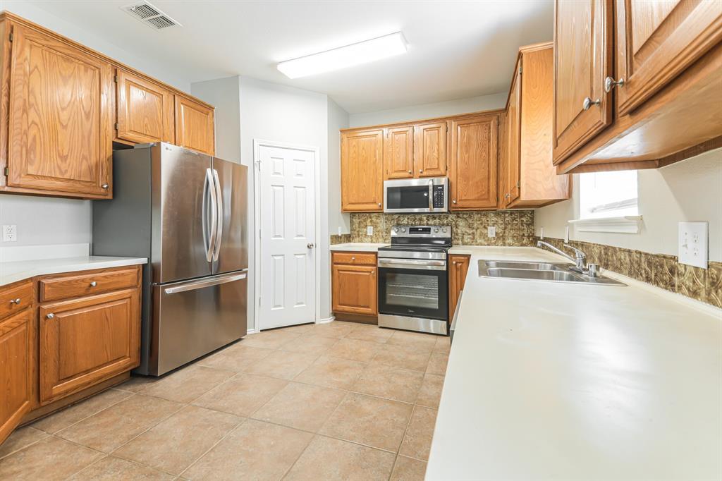 1412 Pine Ridge Road Roanoke, TX 76262 - Photo 7 of 18
