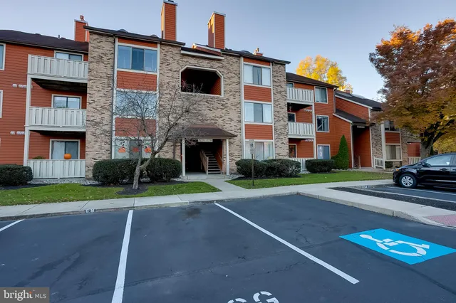 $260,000 | 2711 B Sussex Court, Mount Laurel, NJ 08054