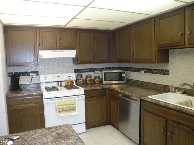 $190,000 | 5008 West 122nd Street, Unit 1A, Alsip, IL 60803