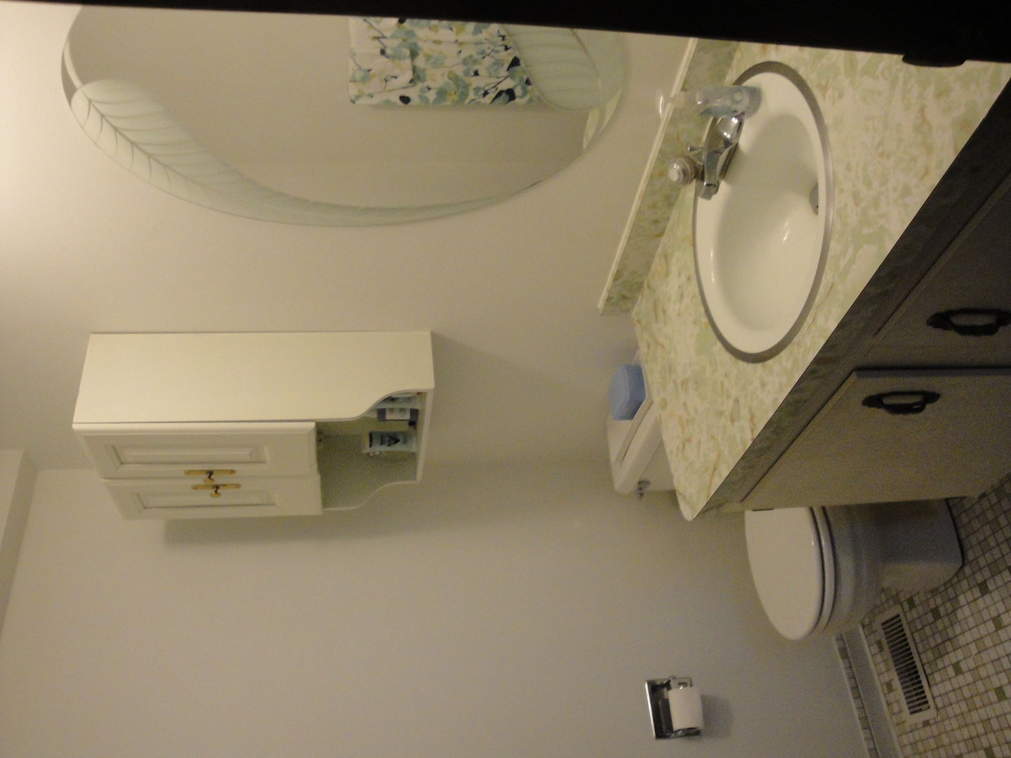 5008 West 122nd Street, Unit 1A Alsip, IL 60803 - Photo 16 of 28 a bathroom with a bathtub