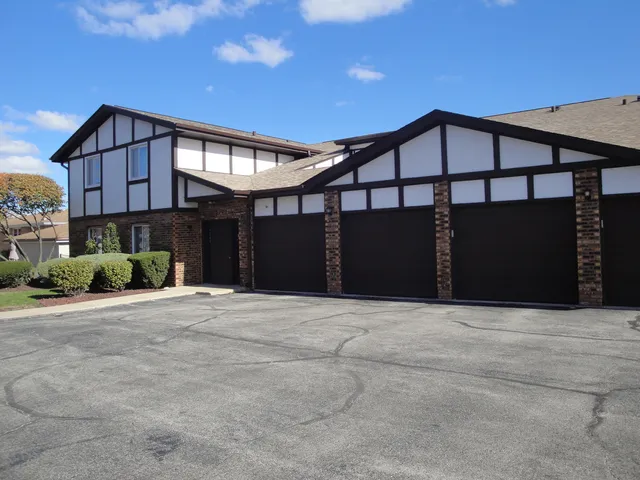 $190,000 | 5008 West 122nd Street, Unit 1A, Alsip, IL 60803