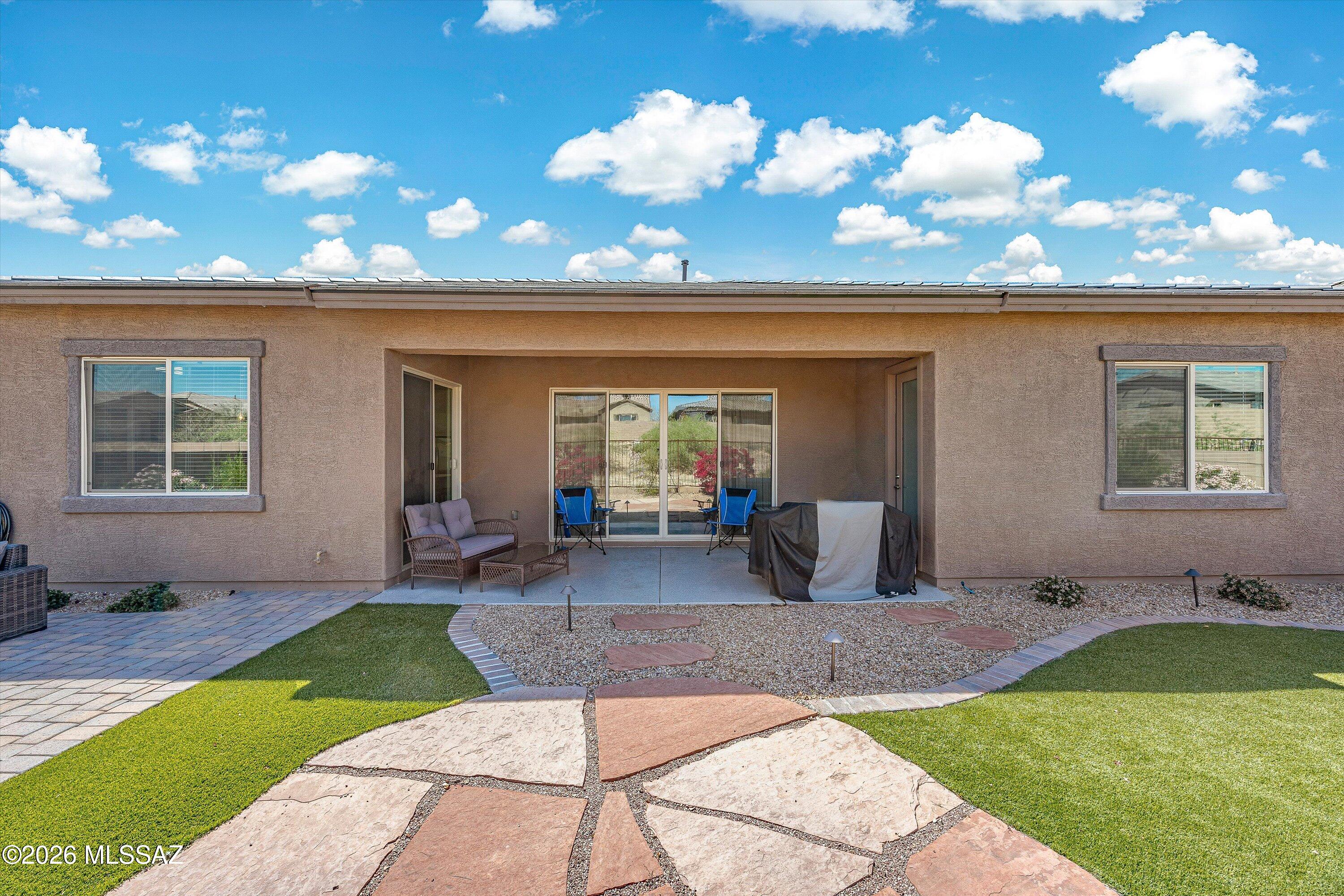 5196 West Ridgemont Court Tucson, AZ 85742 - Photo 18 of 46 Ample space for both play and relaxation