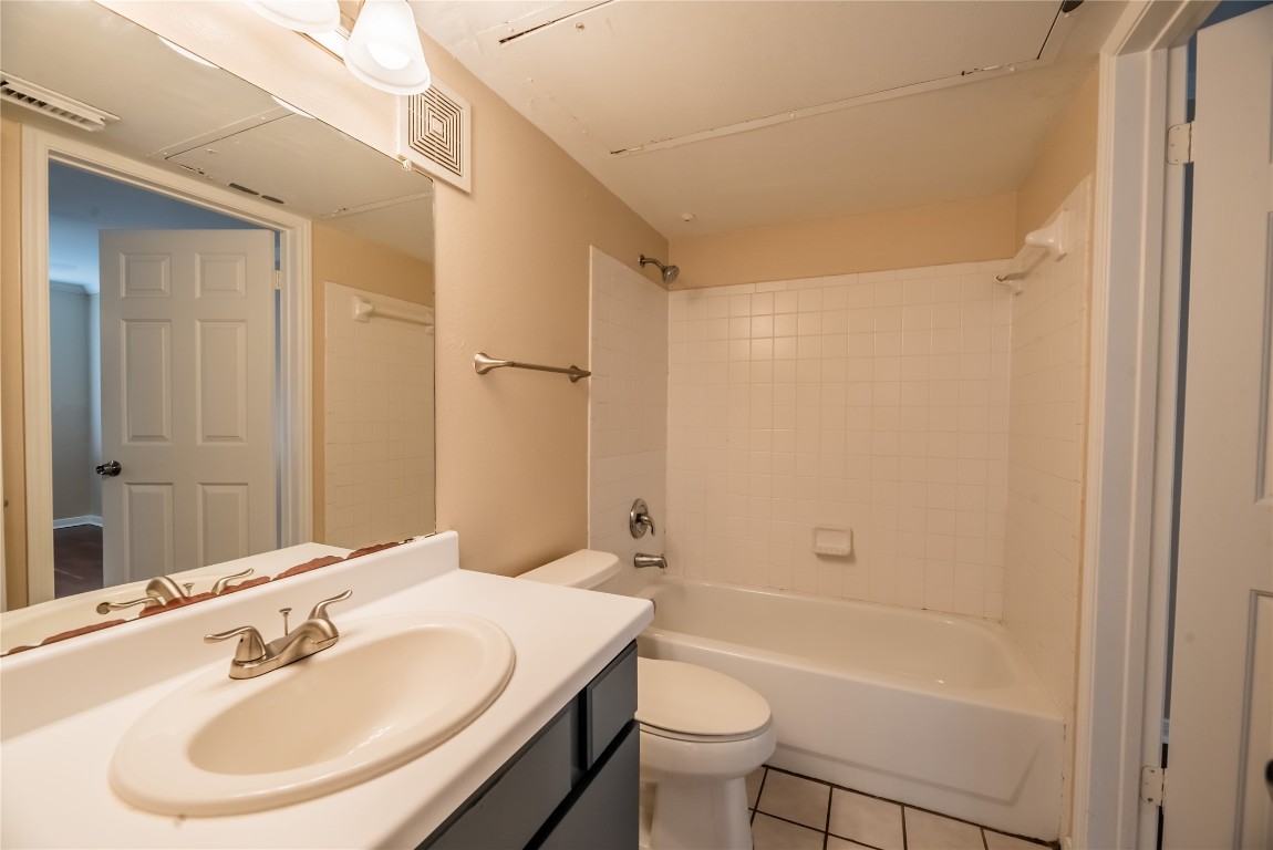 501 West 26th Street, Unit 323 Austin, TX 78705 - Photo 5 of 12 Full bathroom with vanity, bathing tub / shower combination, and tile patterned floors