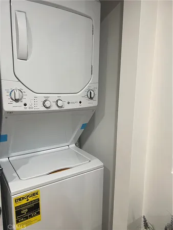 a close up view of a washer and dryer