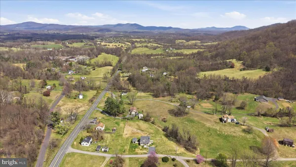 $547,000 | 11 Scenic Lane, Flint Hill, VA 22627