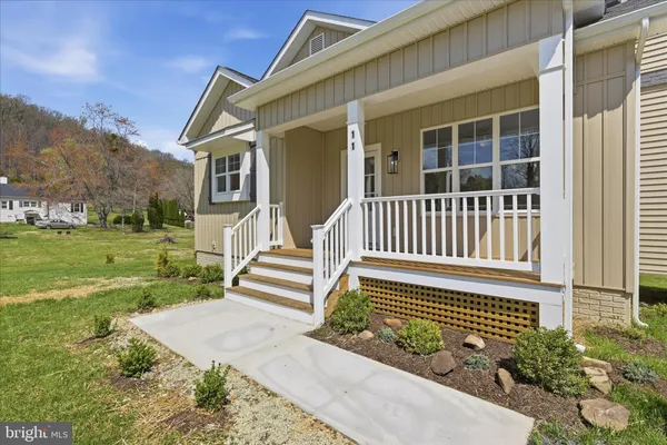 $547,000 | 11 Scenic Lane, Flint Hill, VA 22627