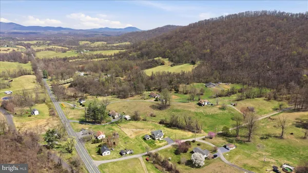 $547,000 | 11 Scenic Lane, Flint Hill, VA 22627