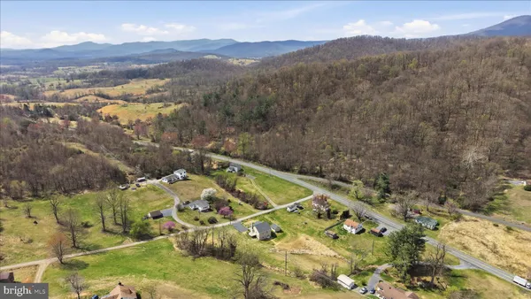 $547,000 | 11 Scenic Lane, Flint Hill, VA 22627