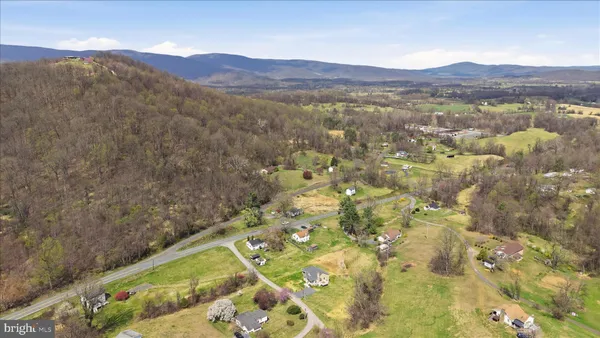 $547,000 | 11 Scenic Lane, Flint Hill, VA 22627