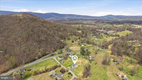 $547,000 | 11 Scenic Lane, Flint Hill, VA 22627
