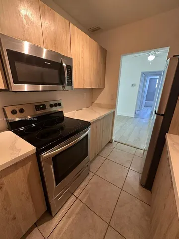 $1,800 | 2008 Jackson Street, Unit B4, Hollywood, FL 33020