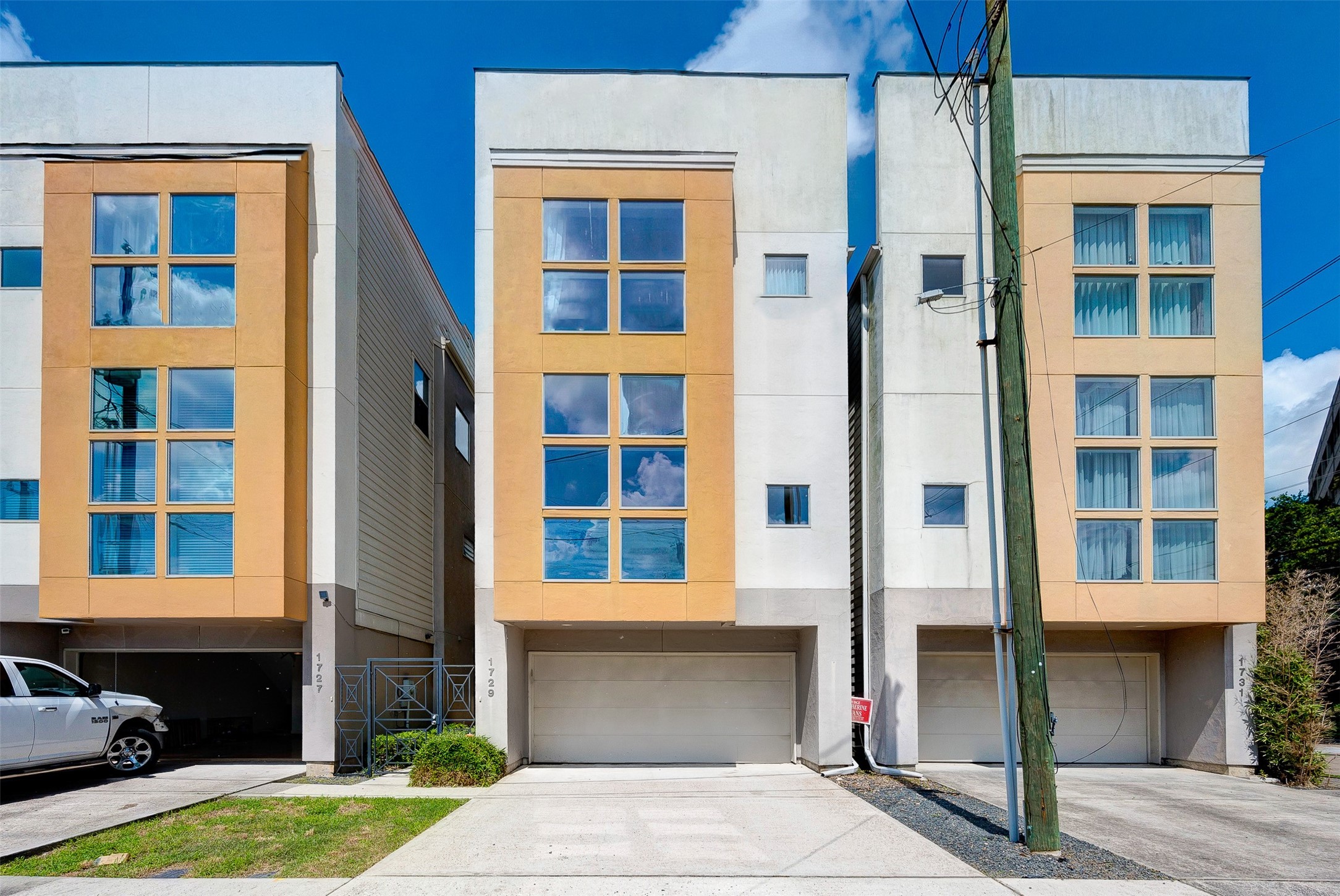 Wonderful 3 story patio home in the heart of Rice Military