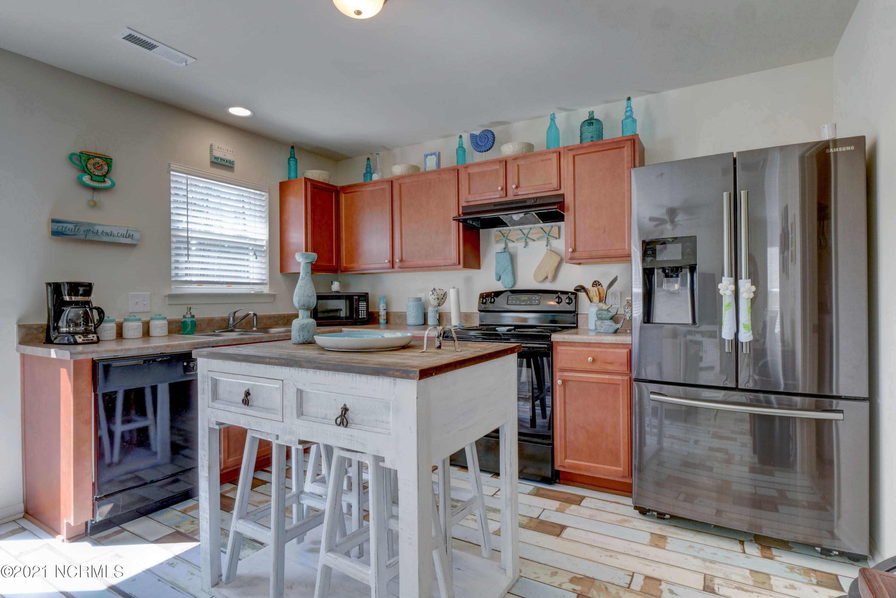 209 Chalet Road Holly Ridge, NC 28445 - Photo 11 of 29 P4599867_68_69_70_71_72_73